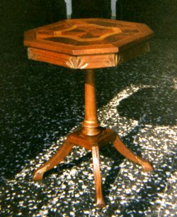 tavolino in stile composito