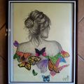 donna con farfalle