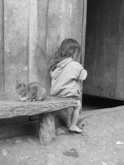bambina con gatto laos 2
