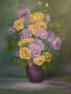vaso di rose gialle e blu