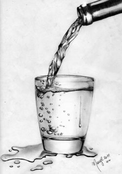 Un bicchiere d'acqua