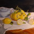 Limoni e teiera sul tavolo