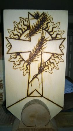 Crocifisso inciso su legno